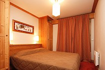 Le Goleon - slaapkamer met kast en 2-persoonsbed