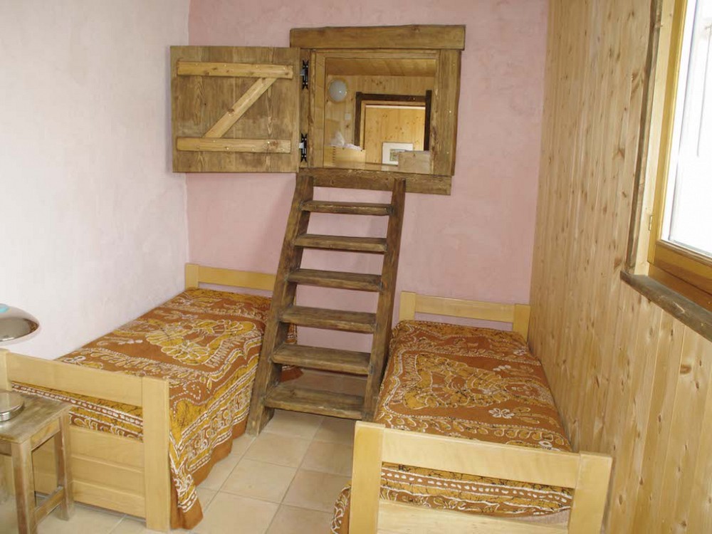 Chalet Andreas en Jacobin kinderkamer met 2 1-persoonsbedden en raam