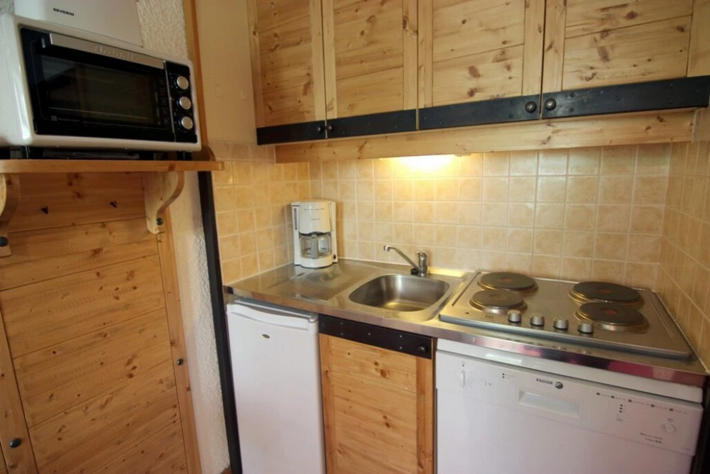 Les Hauts de Vanoise - keuken met fornuis en magnetron