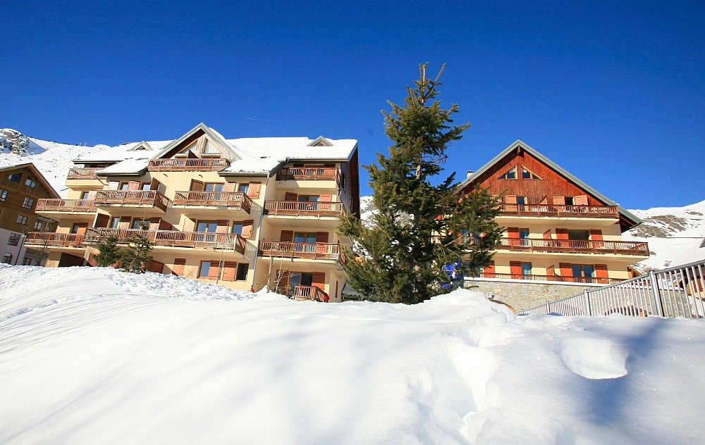 Residence Les Sybelles - sneeuw om het chalet