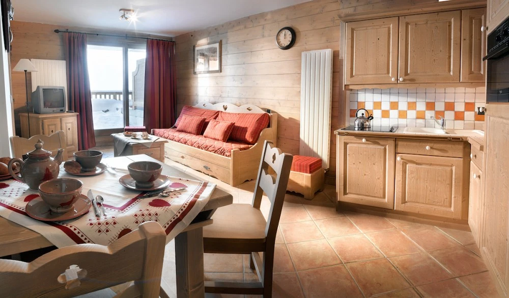 La Ferme Du Val Claret - woonkamer met eettafel en keuken