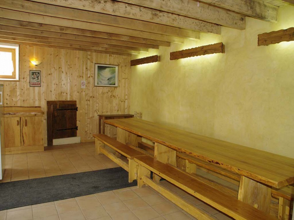 Chalet Andreas en Jacobin interieur - eettafel in eetkamer