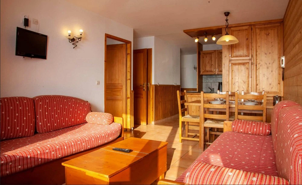 Les Balcons de Val Thorens 2-kamer apt. + cabine voor max. 6 pers. woonkamer, meubilair, eettafel
