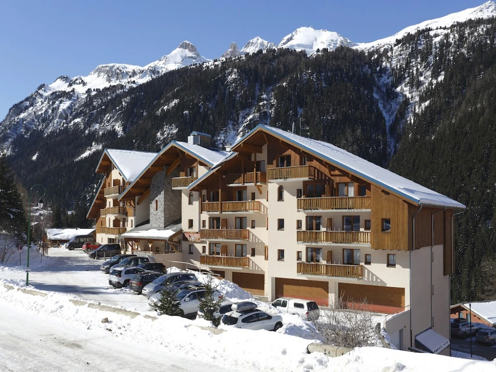 La Turra - chalet met parkeerplekken en balkon