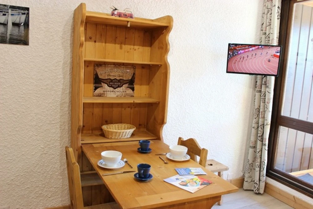 Les Hauts de Vanoise - HV101 - eettafel met kast