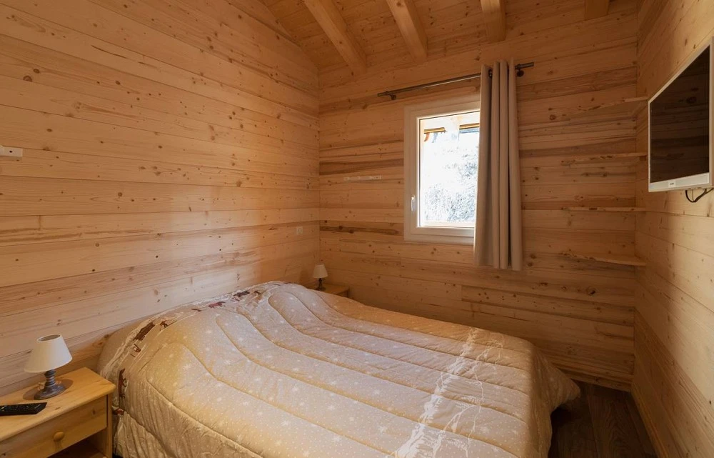Chalet d'Alice - slaapkamer met tv
