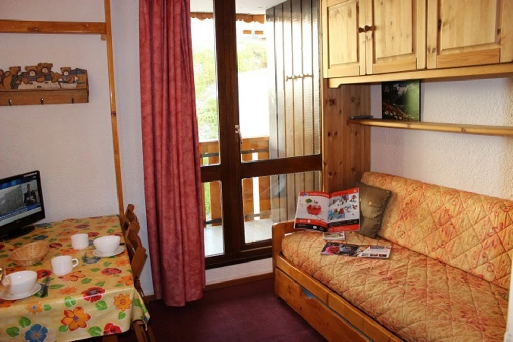 Les Hauts de Vanoise - woonkamer met balkon en zitbank