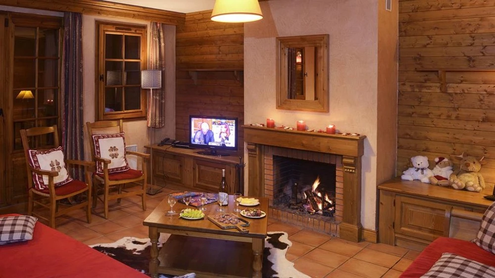Les Chalets du Soleil AUTHENTIQUES - tv in de woonkamer