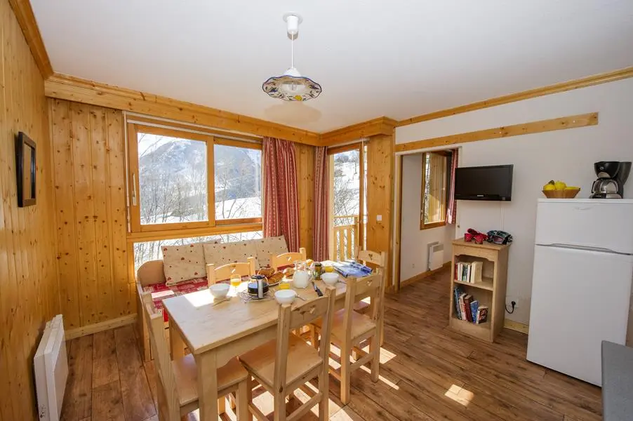 Woonkamer met eetgedeelte in Le Balcon des Neiges