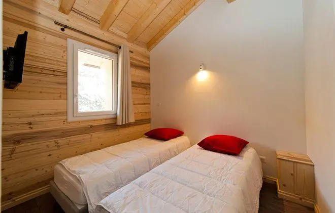Chalet de Marie - slaapkamer met tv 3