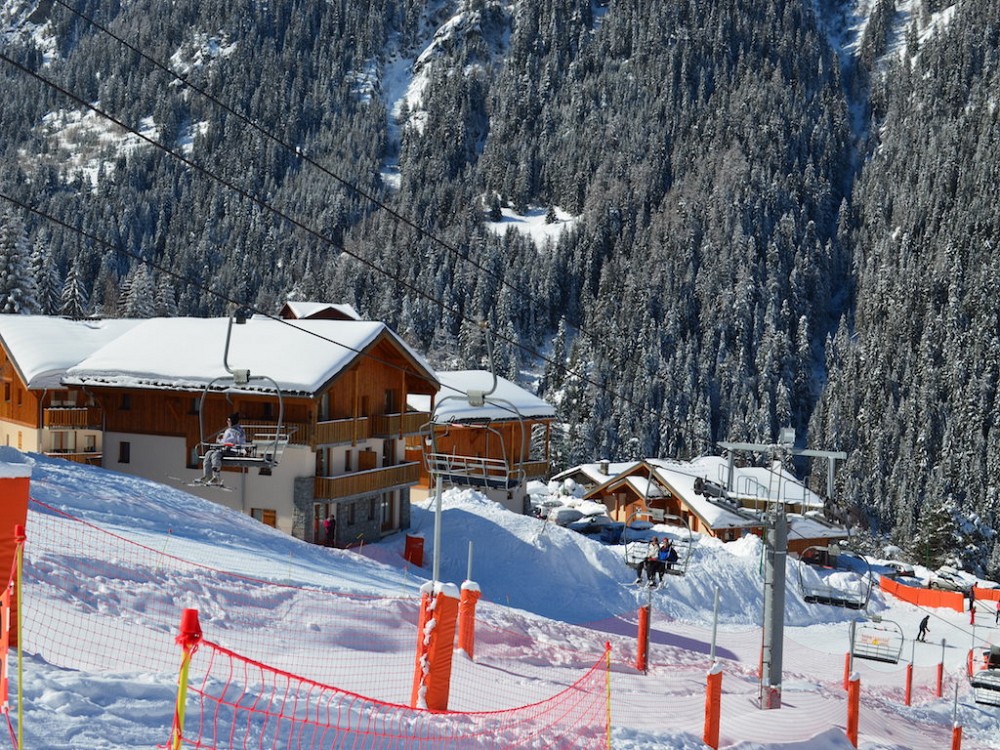 Les Chalets de la Ramoure - piste en skilift