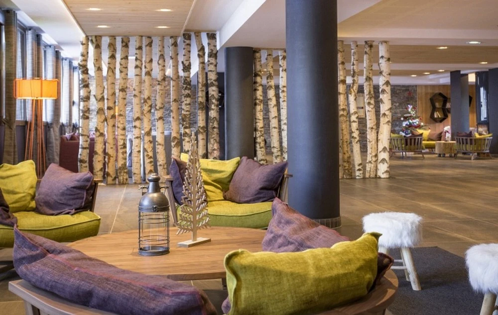 L'Altaviva - lounge met tafels