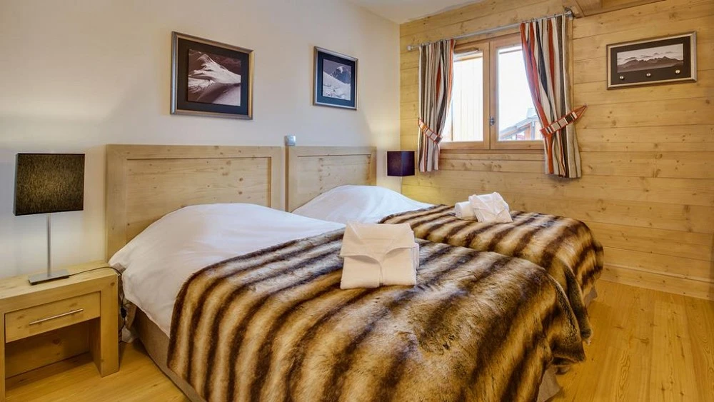 Slaapkamer met de eenpersoonsbedden Les Chalets de Leana