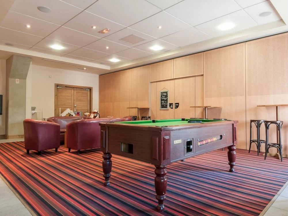 Les Terrasses d'Eos - pooltafel in de lounge
