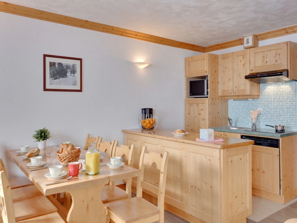 Les Chalets L'adonis - keuken met eettafel