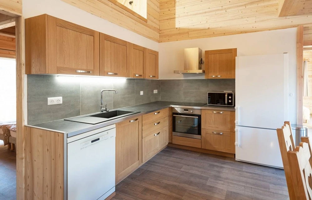 Chalet d'Alice - keuken met magnetron en oven