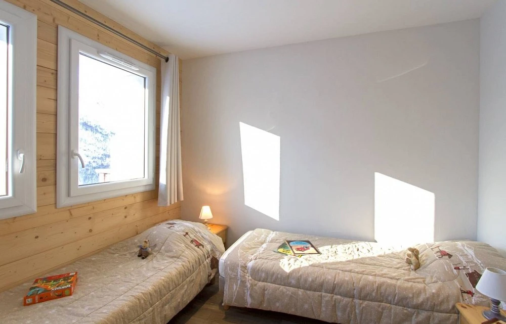 Chalet de Sophie - slaapkamer met raam