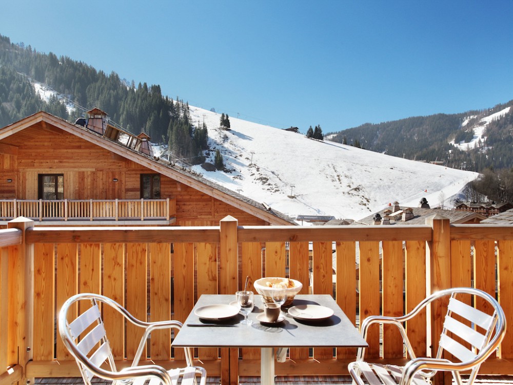 Mendi Alde - tafeltje op het balkon