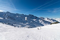 Val Thorens - afdaling langs de bergen met uitzicht