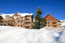 Residence Les Sybelles - sneeuw om het chalet