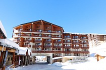 Le Cheval Blanc - chalet in de sneeuw met balkon