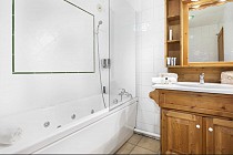 Les Balcons de Val Thorens Spa 6-kamer apt. voor max. 12 pers.  badkamer met douche