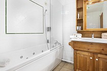 Les Balcons de Val Thorens Spa 7-kamer apt. voor max. 14 pers. badkamer met bad en douche
