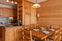  Les Balcons de Val Thorens spa 2-kamer apt. voor max. 4 pers. keuken, eettafel, stoelen