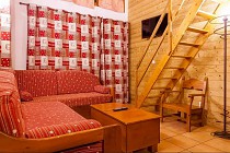 LLes Balcons de Val Thorens spa 3-kamer apt. + mezzanine voor max. 8 pers. 2 woonkamer met trap, meubilair