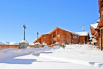 Les Balcons de Val Thorens spa - sneeuw op de binnenplaats