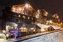 LES CHALETS DE ROSAEL (SUPERIOR) - Vooraanzicht in de avond