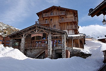 residence chalet des neiges hermine - chalet omringt met sneeuw