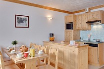 Les Chalets L'adonis - keuken met eettafel