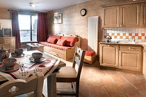 La Ferme Du Val Claret - woonkamer met eettafel en keuken