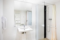 Cret Voland - badkamer met douche