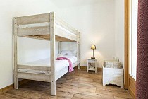 Les Chalets de L Arvan II - slapkamer met lamp en stapelbed