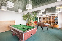 Grande Motte - lounge met pooltafel en voetbaltafel