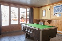 Les Valmonts - pooltafel in de lounge