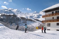 Saint Sorlin d'Arves - begin van de piste en chalet