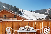 Mendi Alde - tafeltje op het balkon