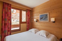 Aconit - slaapkamer met 2-persoonsbed en raam