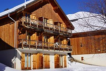 Les Chalets des Marmottes - vooraanzicht van chelet met balkon