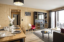L'Etoile des Sybelles - woonkamer met eettafel en tv