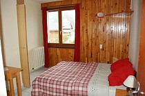Chalet La Grenouillere 2 persoonsslaapkamer met nachtkastje 