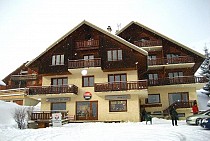 Chalet La Grenouillere chalet met besneeuwde daken