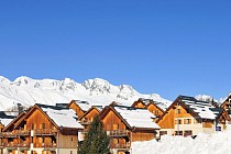 Les chalets des Marmottes - bergen en blauwe lucht