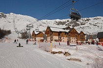 L'Oree des Pistes dorp met skilift