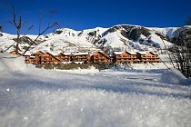 Les Chalets de St Sorlin - chalets in de sneeuw met bergen 2