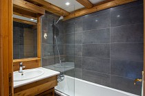 Chalet Bouquetin - badkamer met ligbad